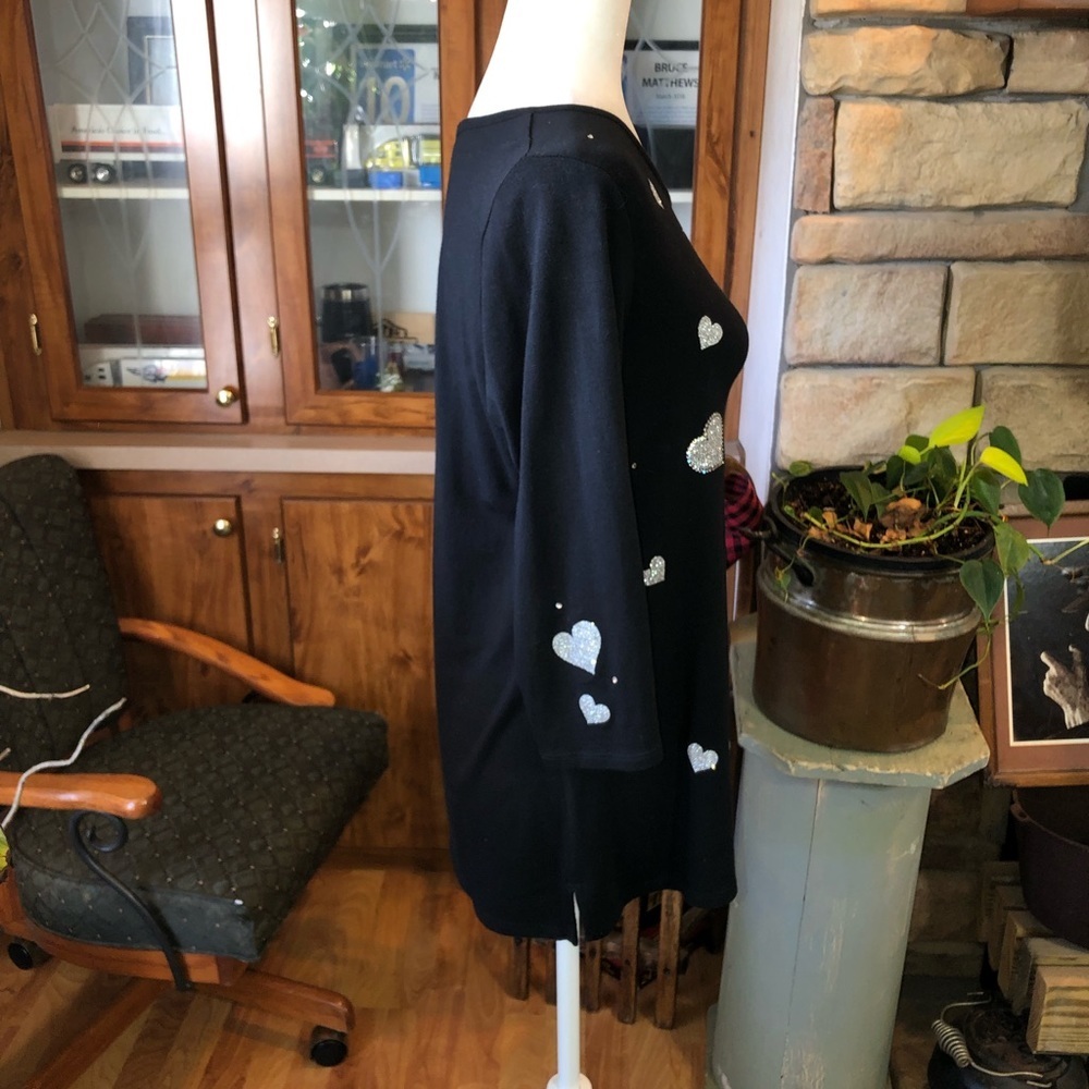 Crystalli size Medium black and silver heart themed 3/4 sleeve top - Picture 2 of 3